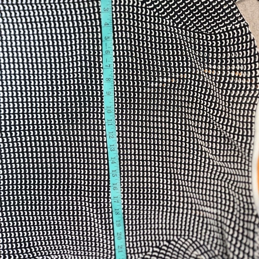 Poools Mesh Stretchy Beach Cover Up. White And Black With Yellow/White Cuff. 18 - Picture 14 of 15